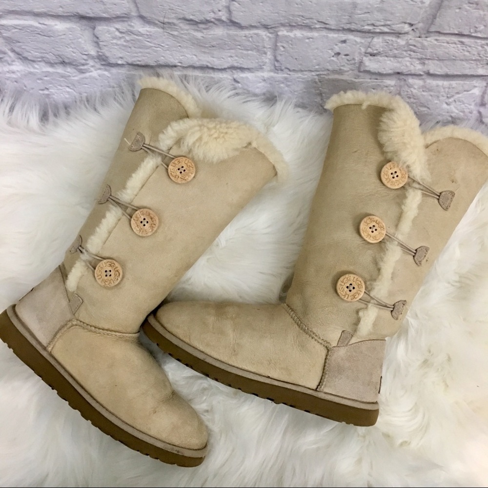 Ugg Women’s Triple Button Bailey Boots Size 8 Sand